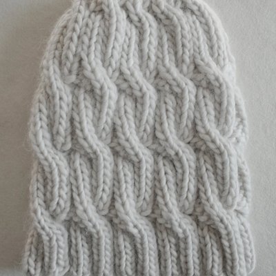 Chunky Cable Hat: Free Hat Knitting Pattern