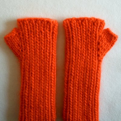 Super Soft Merino Hand Warmers: Free Knitting Pattern